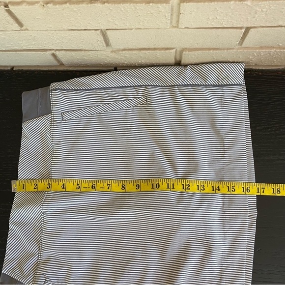 Athleta Brooklyn Women Skirt Skort Size 6 Striped Stretch Gray White Zip Pockets - Picture 9 of 9